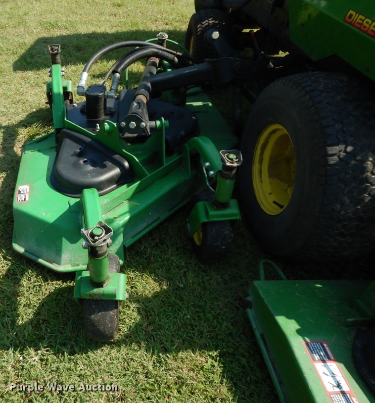 image for item HP9642 1999 John Deere 1600  commercial turf mower