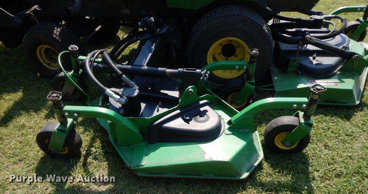 image for item HP9642 1999 John Deere 1600  commercial turf mower