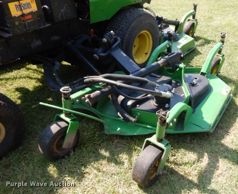 image for item HP9642 1999 John Deere 1600  commercial turf mower