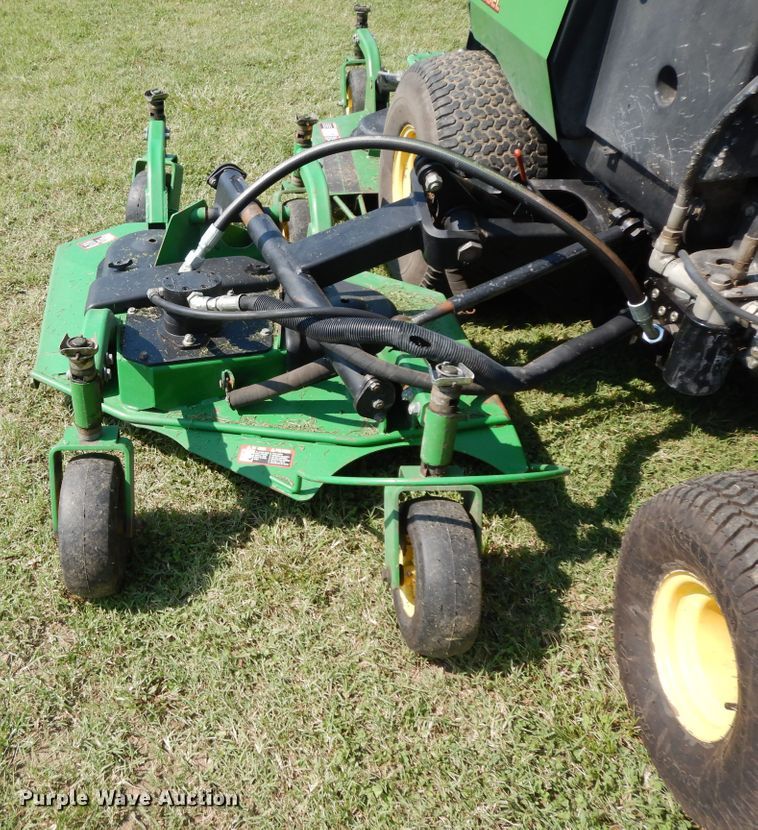 image for item HP9642 1999 John Deere 1600  commercial turf mower