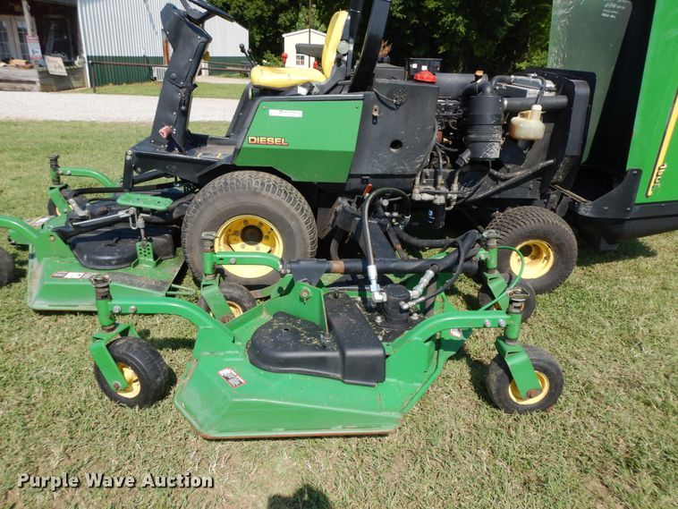 image for item HP9642 1999 John Deere 1600  commercial turf mower