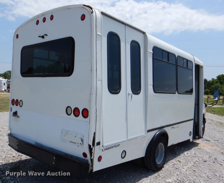 image for item HT9310 2006 Ford E450 Super Duty  shuttle bus