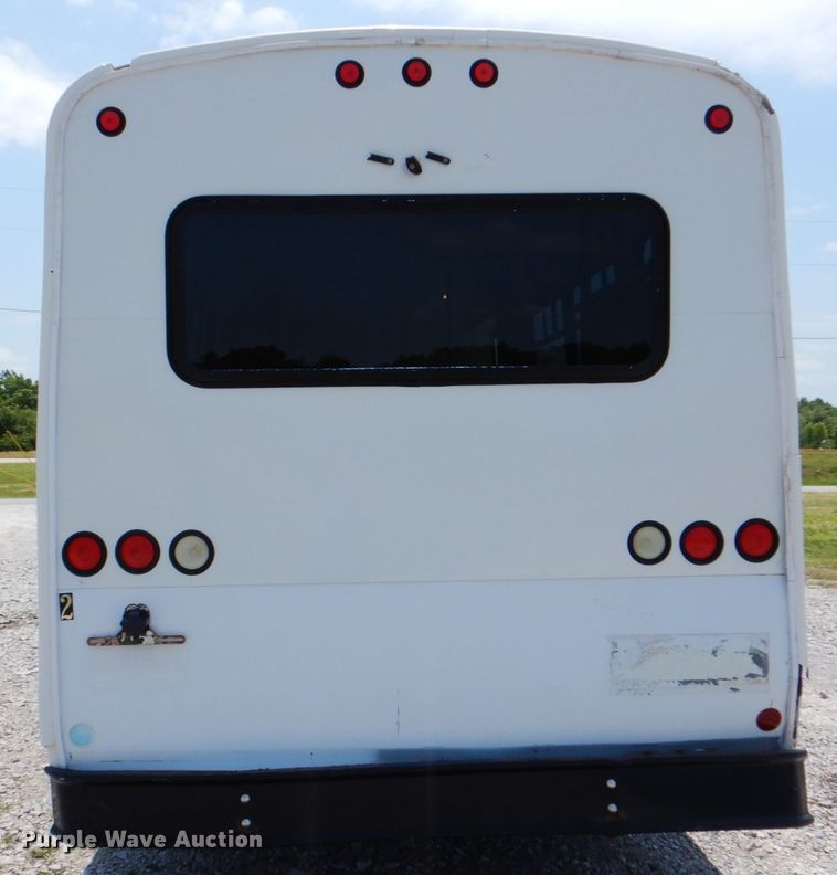 image for item HT9310 2006 Ford E450 Super Duty  shuttle bus