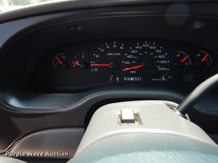 image for item HT9310 2006 Ford E450 Super Duty  shuttle bus