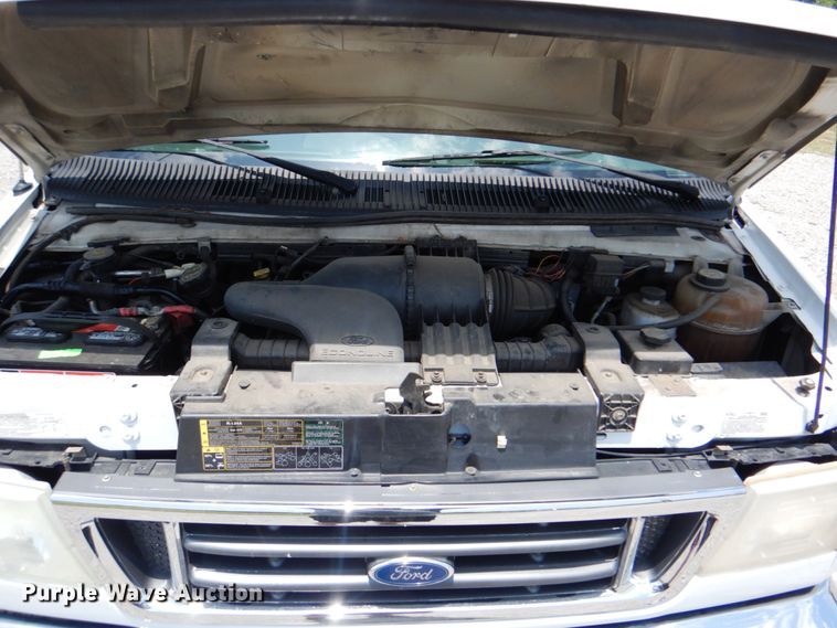 image for item HT9310 2006 Ford E450 Super Duty  shuttle bus