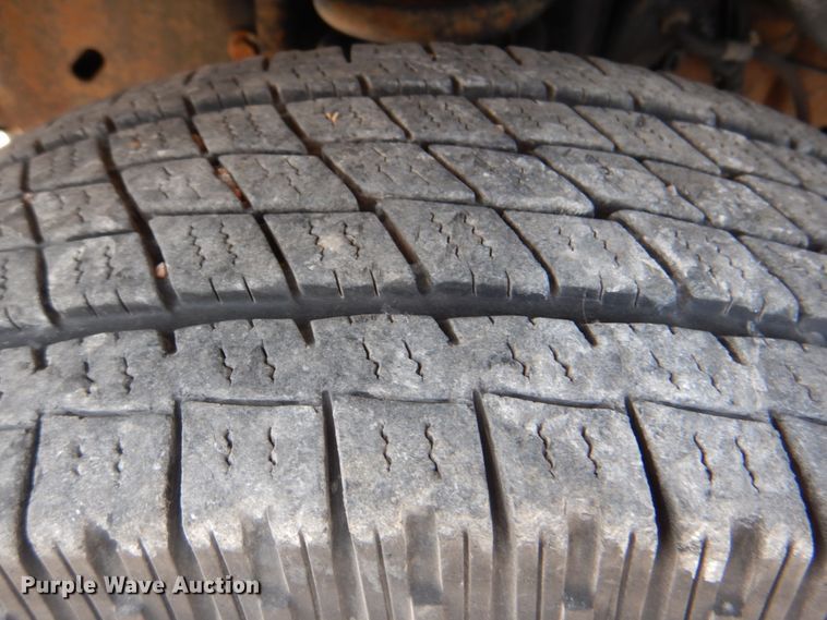 image for item HT9310 2006 Ford E450 Super Duty  shuttle bus