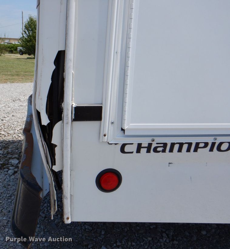 image for item HT9310 2006 Ford E450 Super Duty  shuttle bus