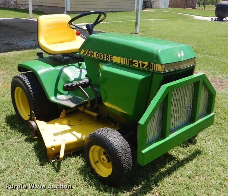image for item IA9948 John Deere 317  lawn mower