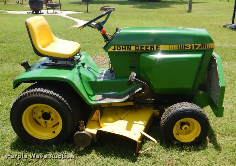 image for item IA9948 John Deere 317  lawn mower