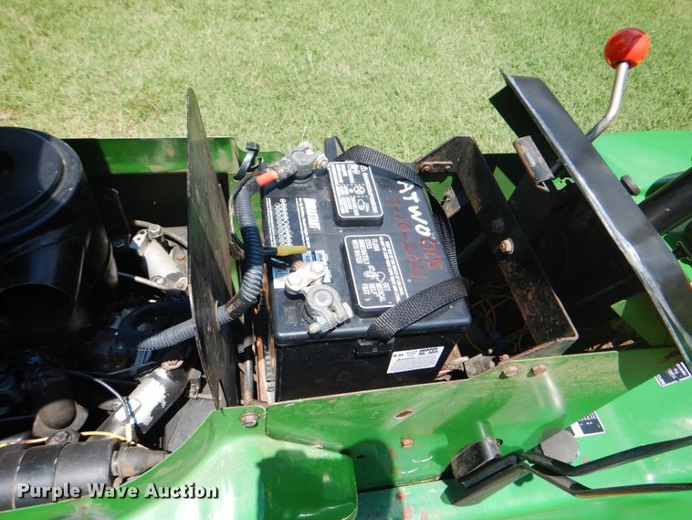 image for item IA9948 John Deere 317  lawn mower