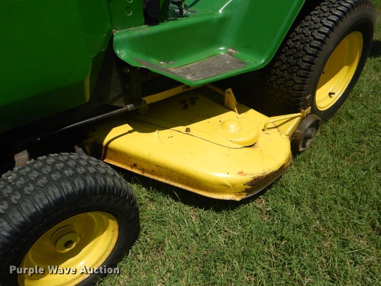 image for item IA9948 John Deere 317  lawn mower