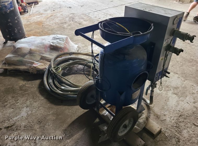 image for item IC9802 2016 Graco Ecoquip EQM  vapor abrasive blaster