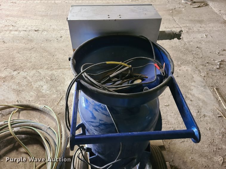 image for item IC9802 2016 Graco Ecoquip EQM  vapor abrasive blaster