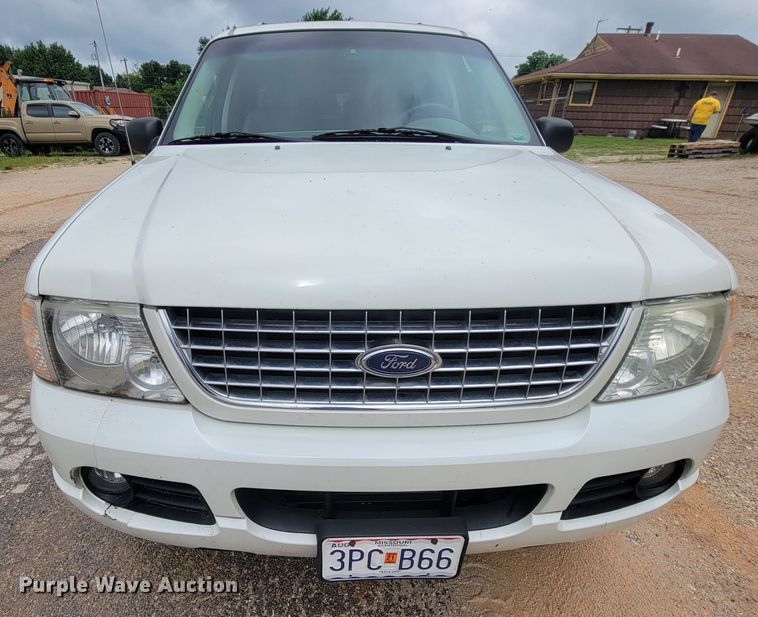 image for item IF9930 2004 Ford Explorer Limited  SUV