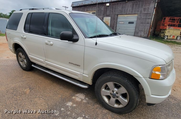 image for item IF9930 2004 Ford Explorer Limited  SUV
