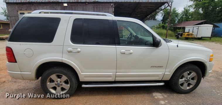 image for item IF9930 2004 Ford Explorer Limited  SUV