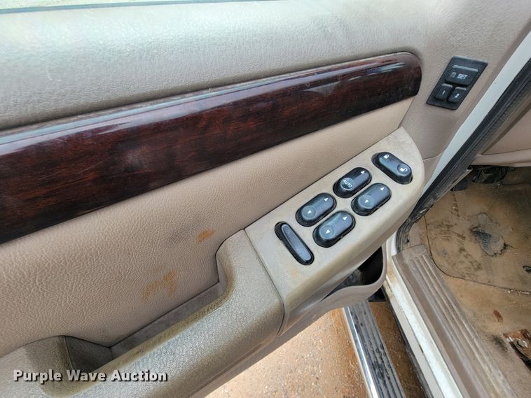 image for item IF9930 2004 Ford Explorer Limited  SUV