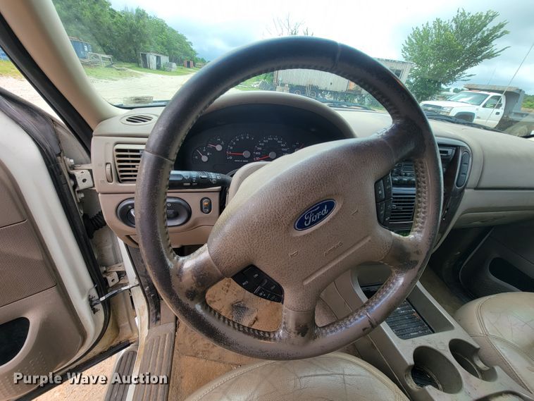 image for item IF9930 2004 Ford Explorer Limited  SUV