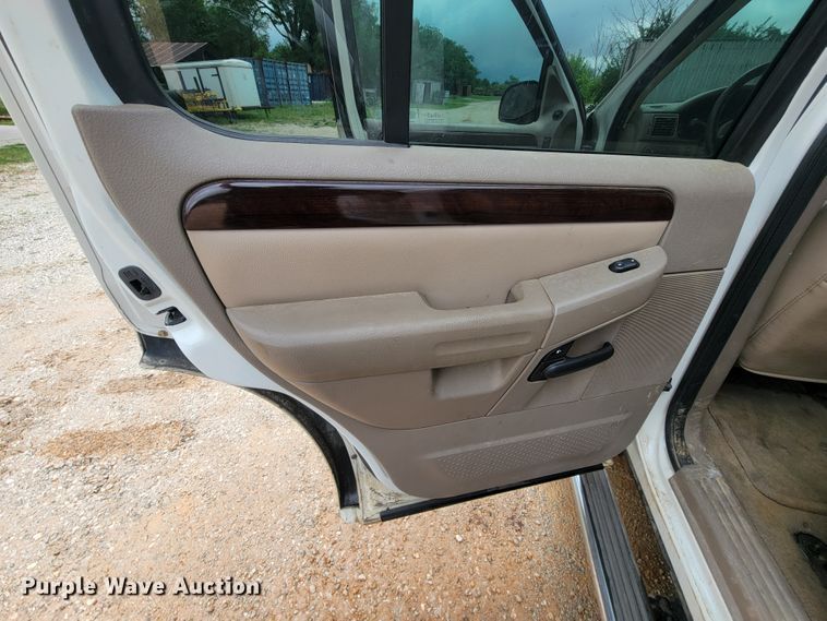 image for item IF9930 2004 Ford Explorer Limited  SUV