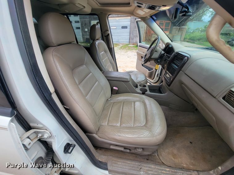 image for item IF9930 2004 Ford Explorer Limited  SUV