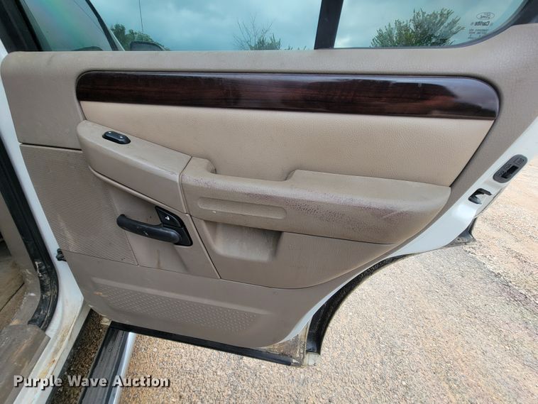 image for item IF9930 2004 Ford Explorer Limited  SUV