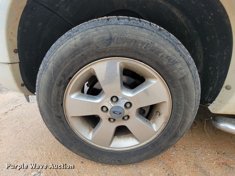 image for item IF9930 2004 Ford Explorer Limited  SUV