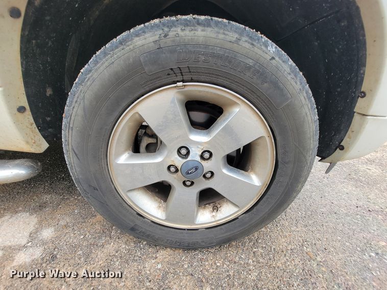 image for item IF9930 2004 Ford Explorer Limited  SUV