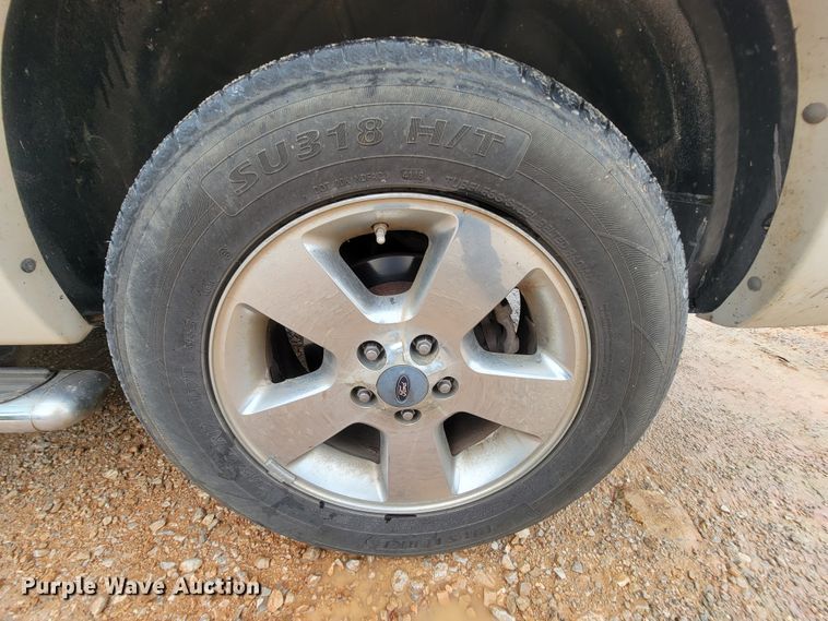 image for item IF9930 2004 Ford Explorer Limited  SUV