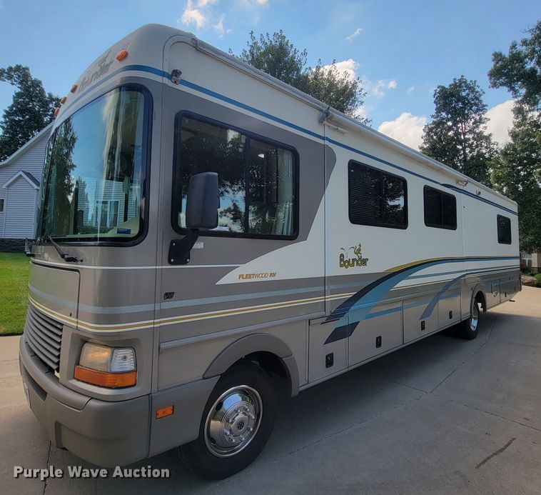 image for item IF9975 2000 Fleetwood Bounder  RV