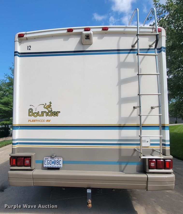 image for item IF9975 2000 Fleetwood Bounder  RV