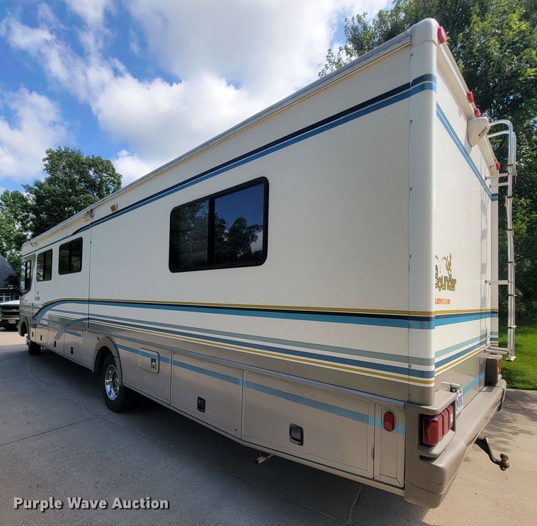 image for item IF9975 2000 Fleetwood Bounder  RV