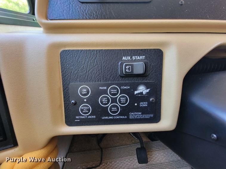 image for item IF9975 2000 Fleetwood Bounder  RV