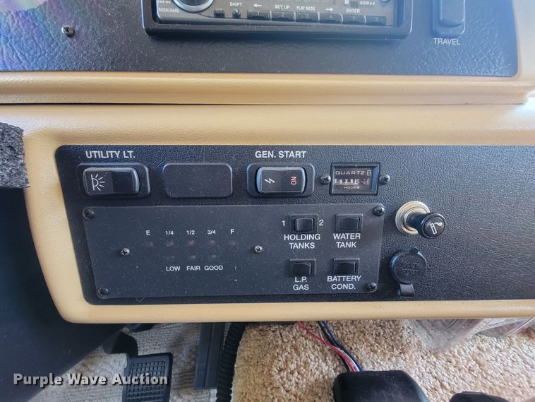 image for item IF9975 2000 Fleetwood Bounder  RV