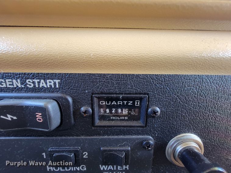 image for item IF9975 2000 Fleetwood Bounder  RV