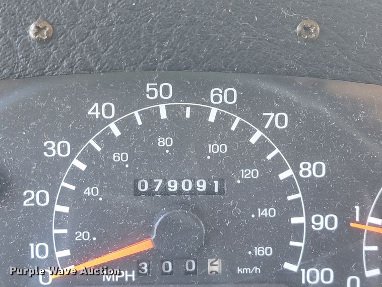 image for item IF9975 2000 Fleetwood Bounder  RV