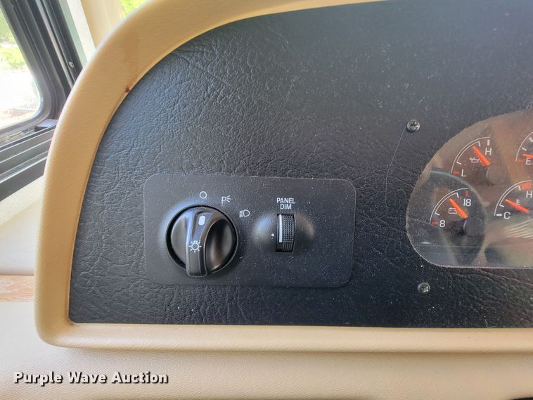 image for item IF9975 2000 Fleetwood Bounder  RV