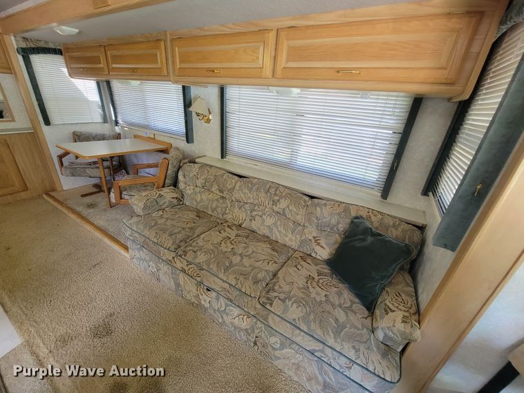image for item IF9975 2000 Fleetwood Bounder  RV