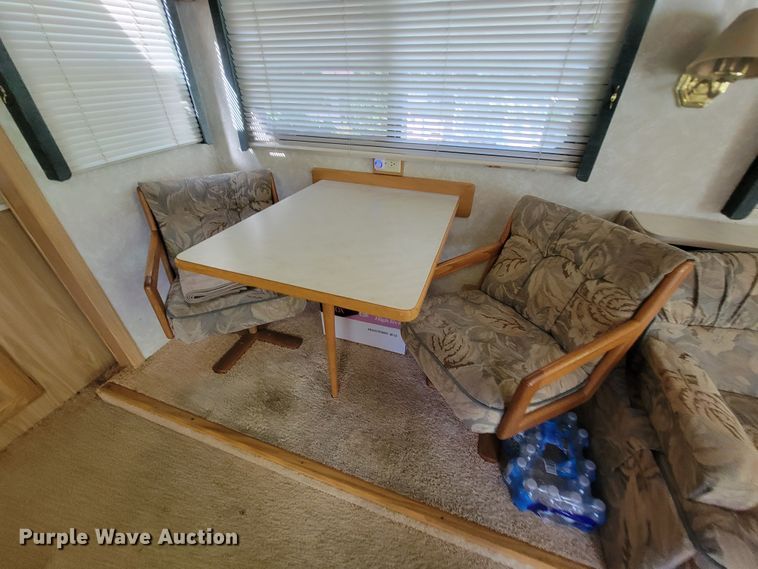 image for item IF9975 2000 Fleetwood Bounder  RV