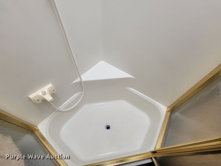 image for item IF9975 2000 Fleetwood Bounder  RV