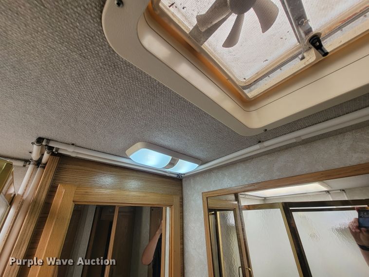 image for item IF9975 2000 Fleetwood Bounder  RV