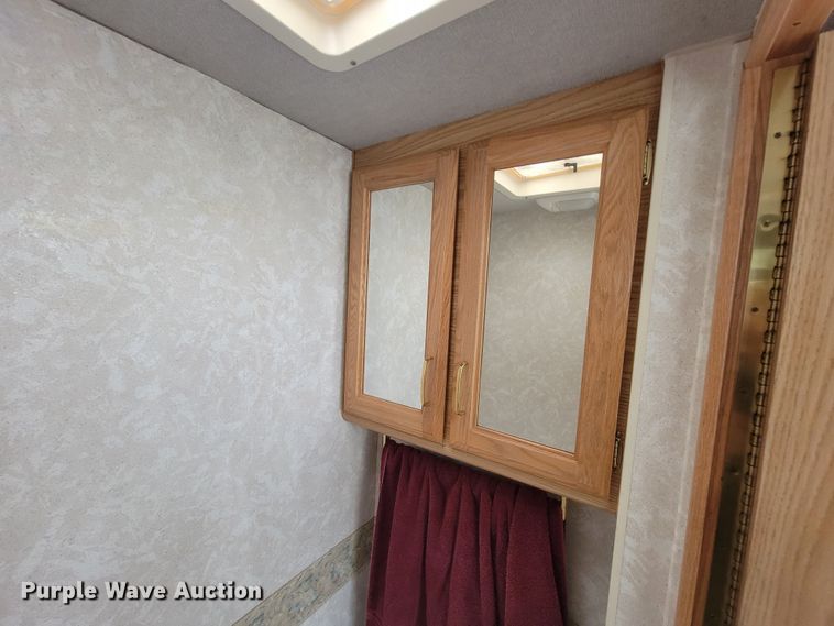 image for item IF9975 2000 Fleetwood Bounder  RV