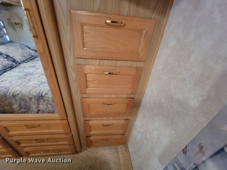 image for item IF9975 2000 Fleetwood Bounder  RV