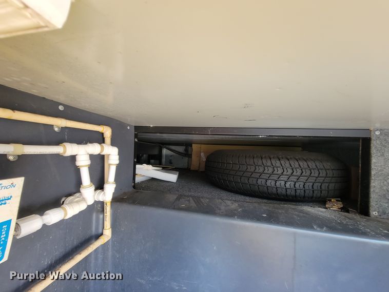 image for item IF9975 2000 Fleetwood Bounder  RV