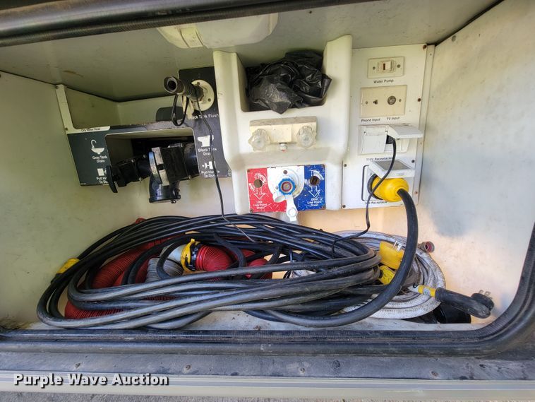 image for item IF9975 2000 Fleetwood Bounder  RV