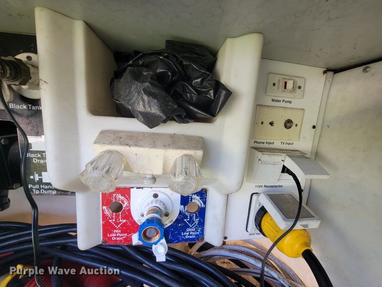 image for item IF9975 2000 Fleetwood Bounder  RV