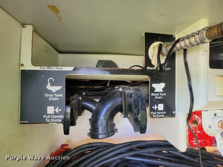 image for item IF9975 2000 Fleetwood Bounder  RV