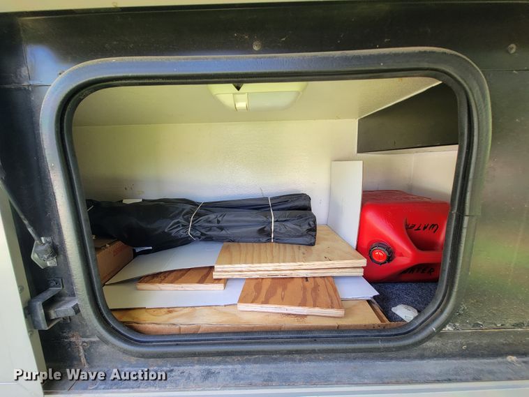 image for item IF9975 2000 Fleetwood Bounder  RV