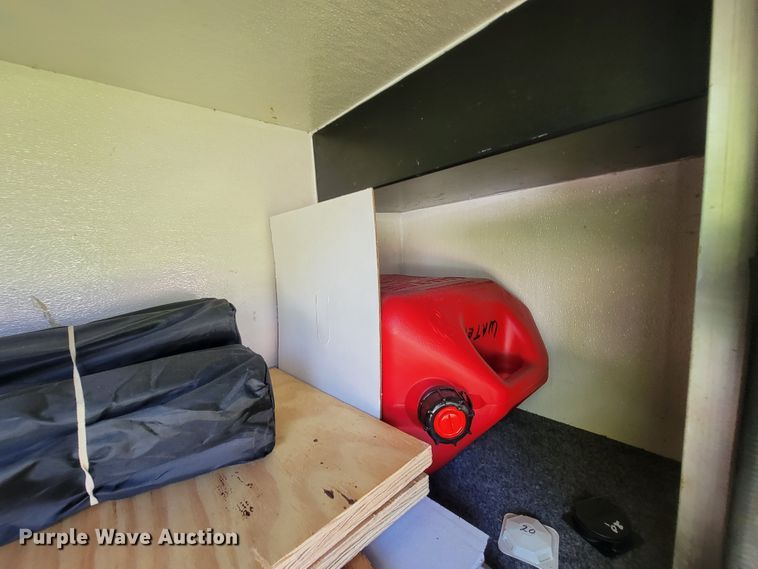 image for item IF9975 2000 Fleetwood Bounder  RV