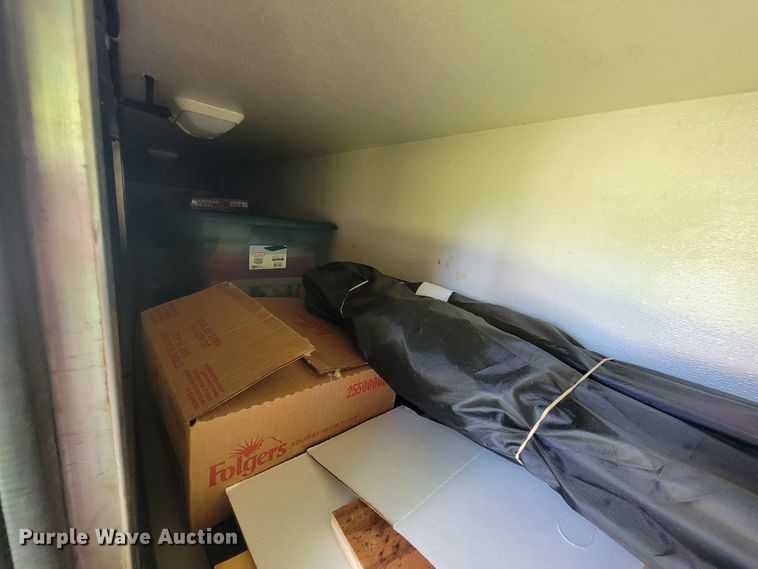 image for item IF9975 2000 Fleetwood Bounder  RV