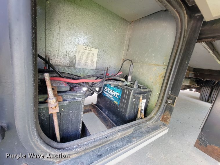 image for item IF9975 2000 Fleetwood Bounder  RV